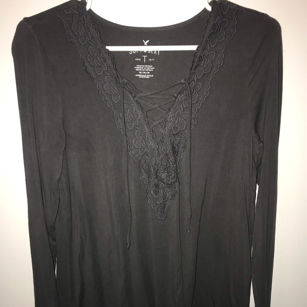 Long-sleeved soft tee with lace detail